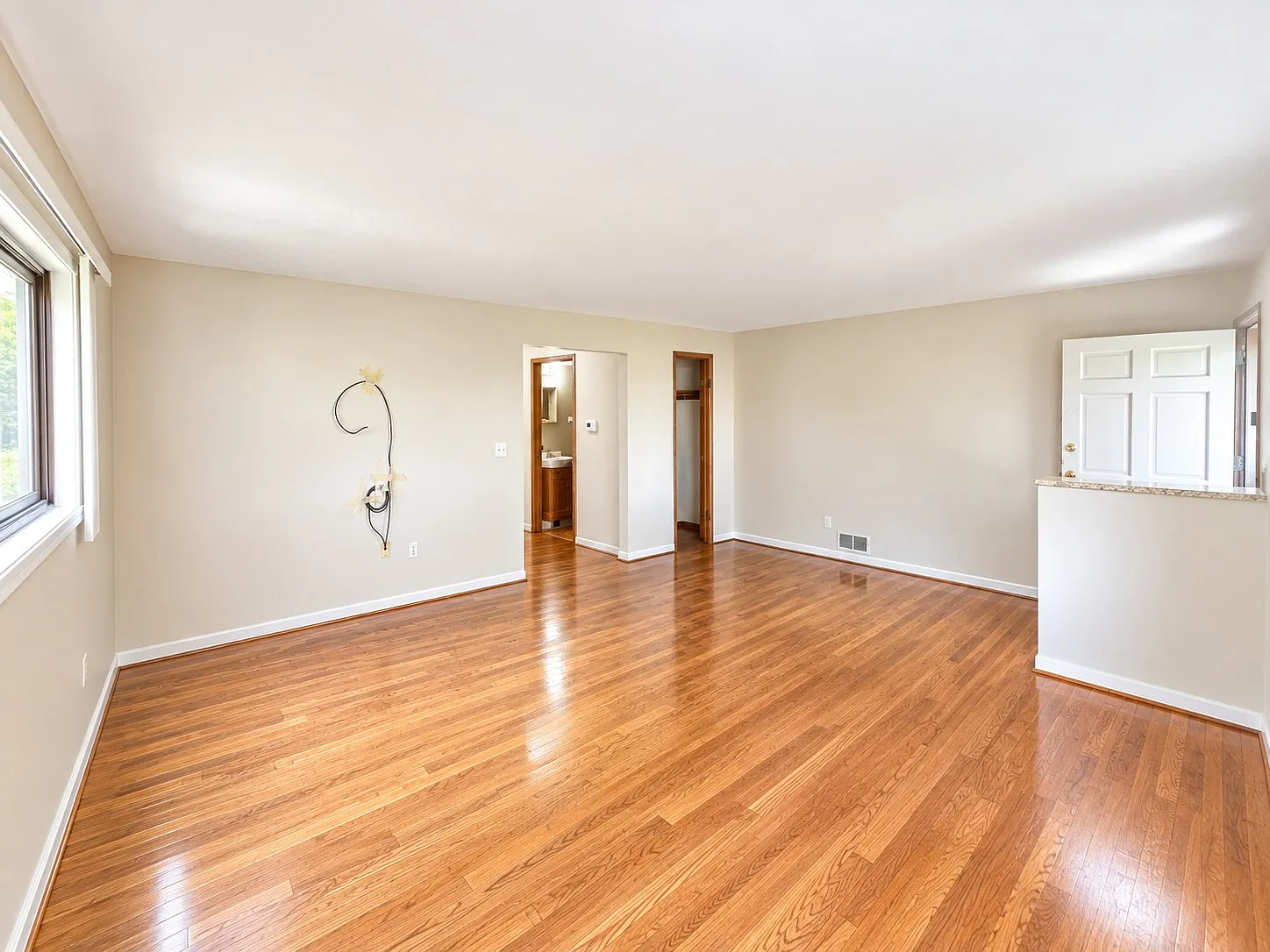 3 bed, 1.5 bath, $1,695 — Photo 2