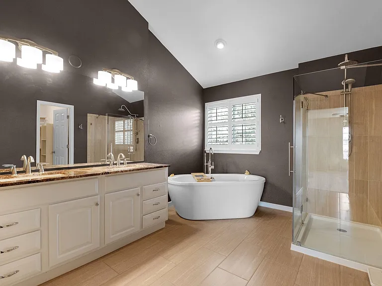 2420 Regal View Ct — Photo 30