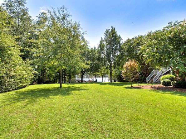 204 Plantation Dr, Manning, SC 29102