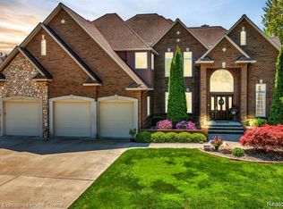 2916 Woodstock Cir, Port Huron, MI