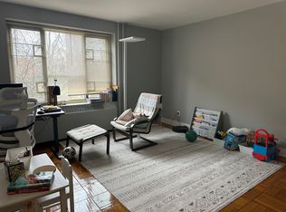 196-15 65th Cres #1A, Fresh Meadows, NY 11365