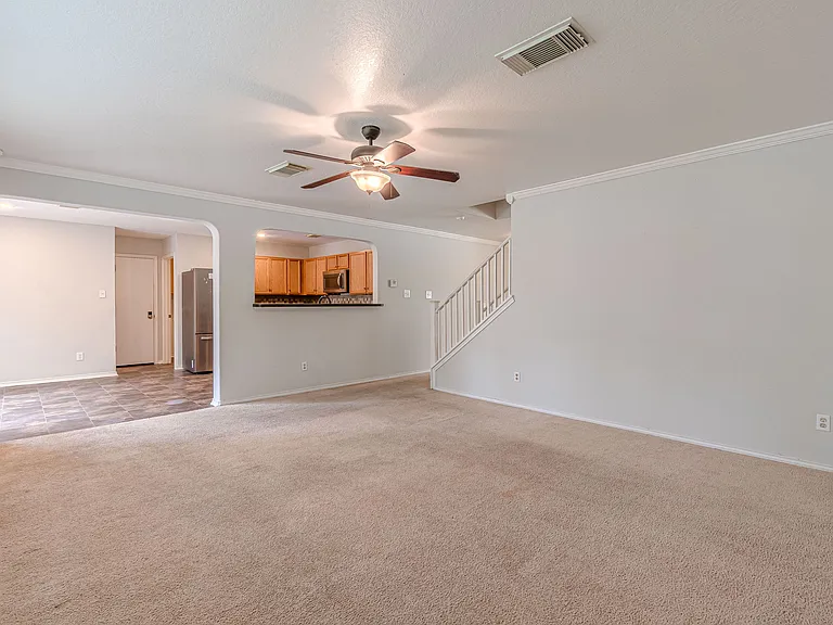 164 Springtree Holw — Photo 12