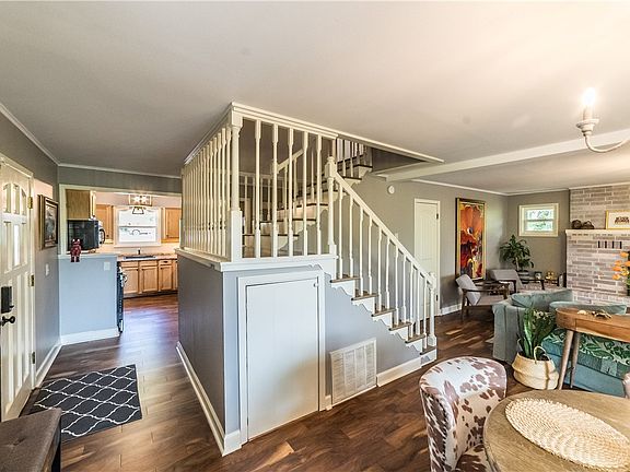 5th image of 103 Buckingham Dr