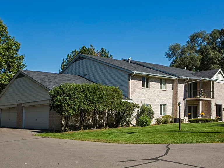 Avalon Woods Apartment Homes — Photo 9