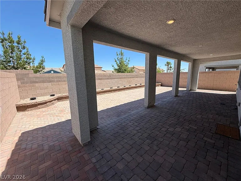 8030 Minavalle Ave — Photo 26