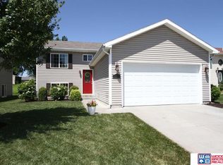 5221 N 9th Cir, Lincoln, NE 68521