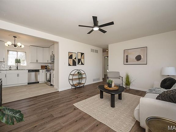 4th image of 1829 Main Dr