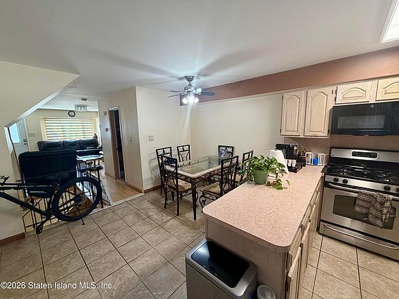 4th image of 32 Hirsch Ln