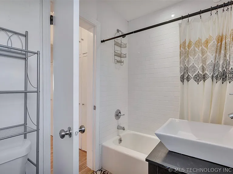 1522 E 17th St — Photo 18