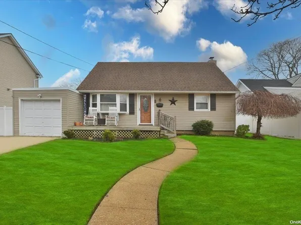 87 2nd Avenue, Massapequa Park, NY 11762
