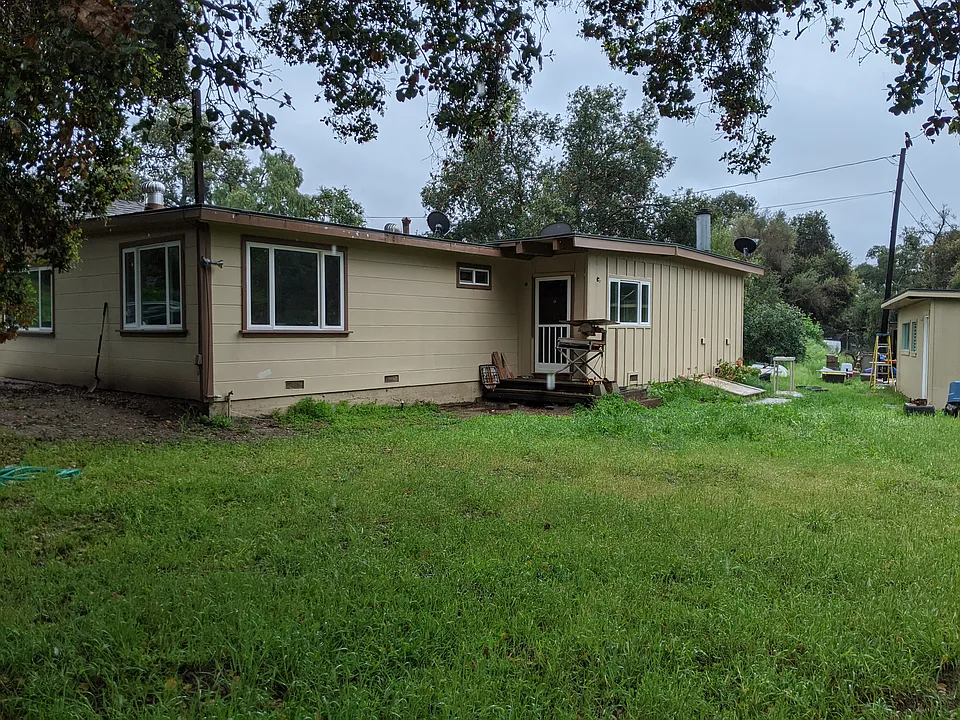 2419 Hobbit Ln