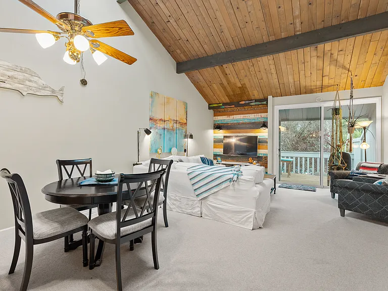 21187 E Cliff Dr — Photo 10