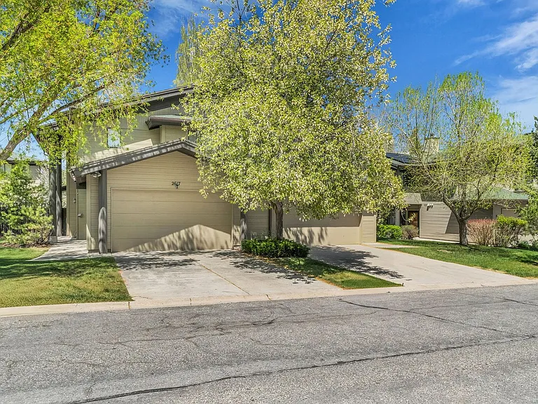 2619 Cottage Loop — Photo 3