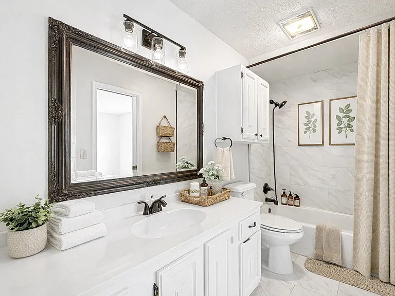 912 W Park Pl — Photo 10