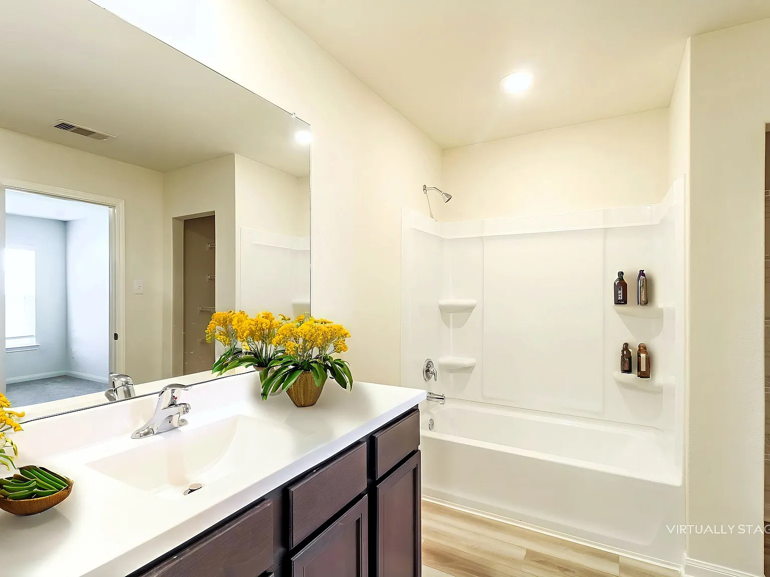 3 bed, 2.0 bath, 1366 sqft, $1,595 — Photo 4