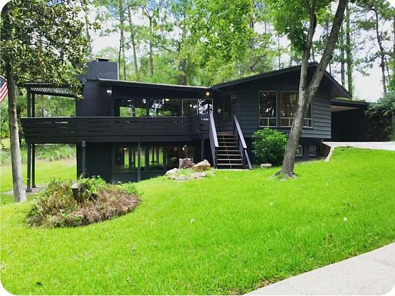 2nd image of 862 Lakeshore Dr