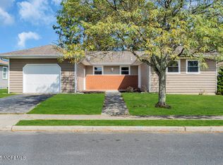 8 Panama Ct, Toms River, NJ 08757