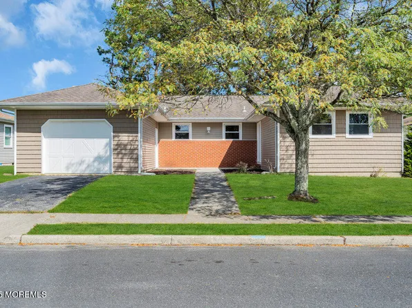 8 Panama Court, Toms River, NJ 08757