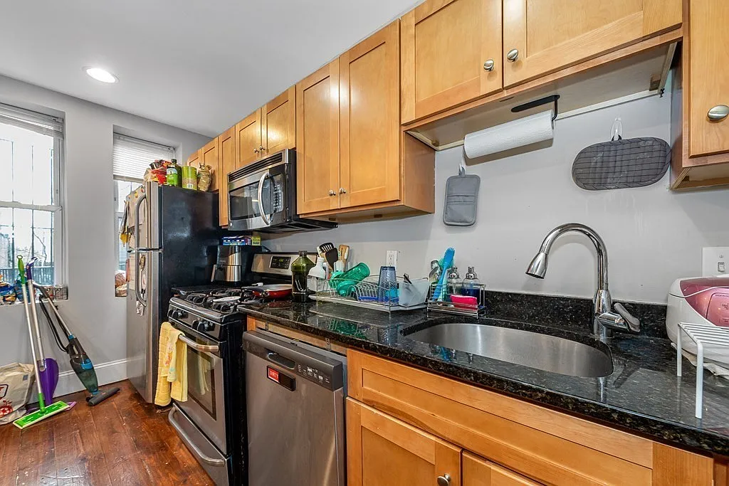 4 bed, 1500 sqft, $6,000 — Photo 3