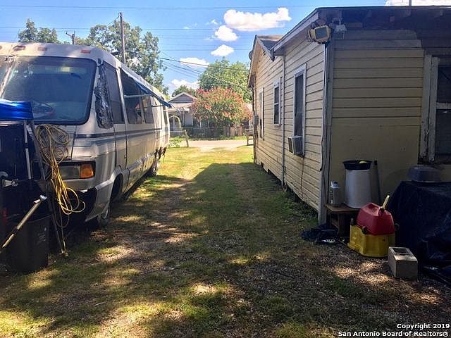 2nd image of 1841 Lyons St