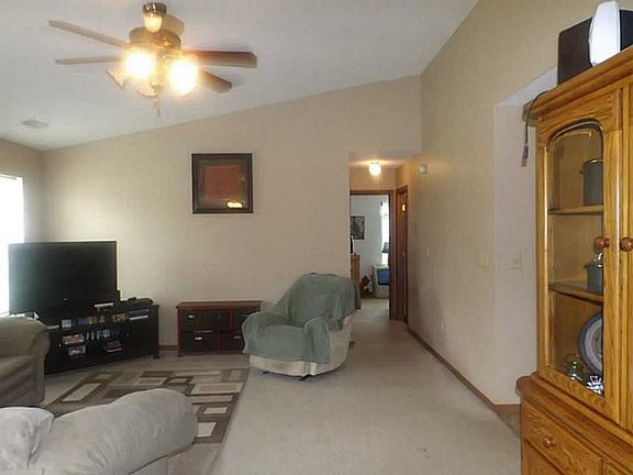 5th image of 1419 Thomas Dr