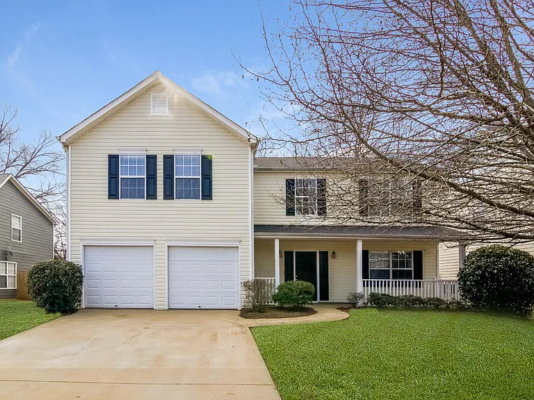 1240 Chris Lake Dr — Photo 1