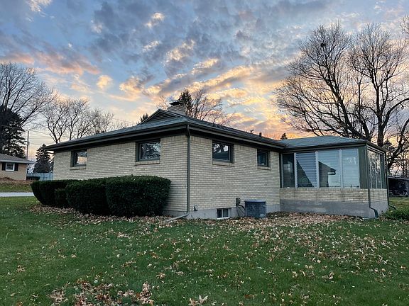 5th image of 3712 Dempster Ave