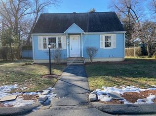 203 Campbell Dr, Lowell, MA 01851