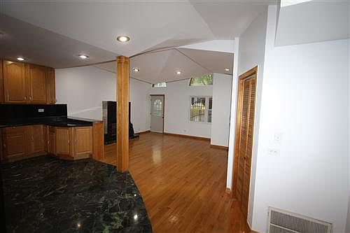 2nd image of 1521 W Walton St