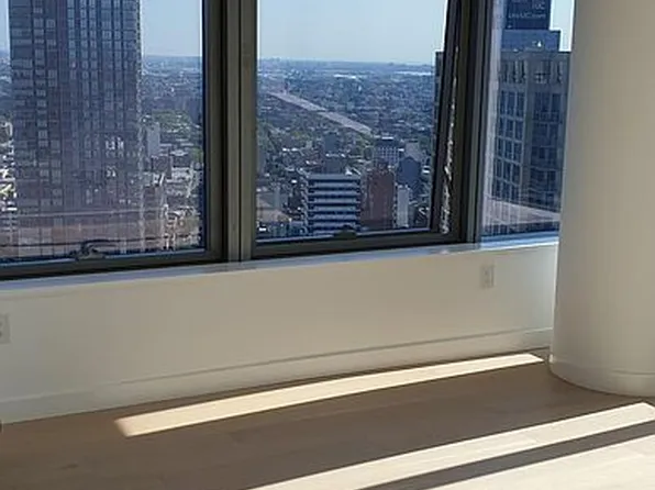 3 Court Sq #3908, Long Island City, NY 11101