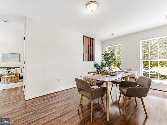 5th image of 26 Robindale Dr