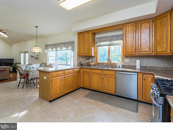 5th image of 430 Creekside Dr