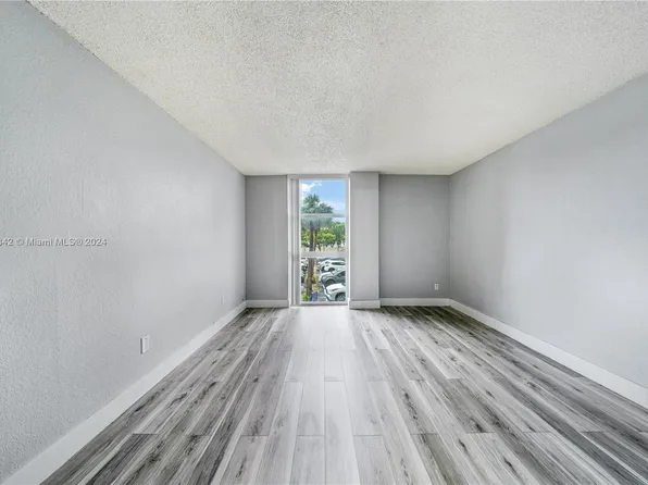 2075 NE 164th St APT 207, North Miami Beach, FL 33162