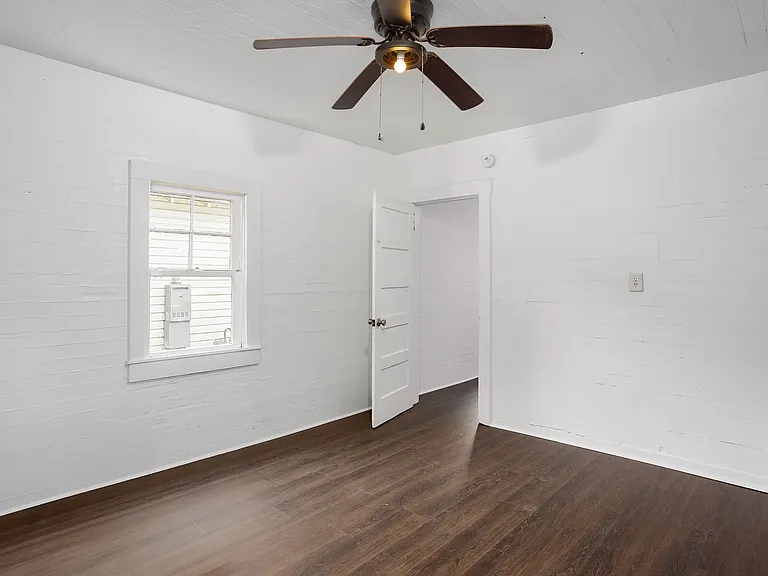133 W Woodland Rd — Photo 8