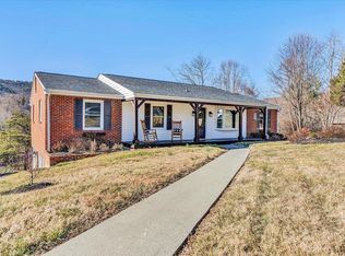 99 Ridgewood Dr, Troutville, VA 24175