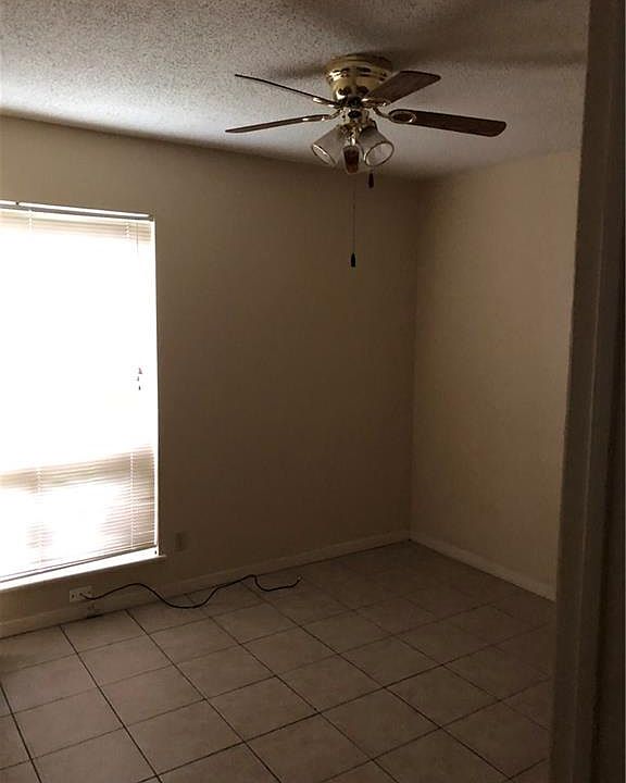 2nd image of 402 Thistlewood Dr
