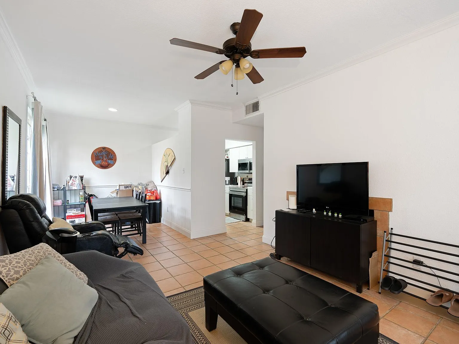 2 bed, 2.0 bath, 975 sqft, $1,350 — Photo 4