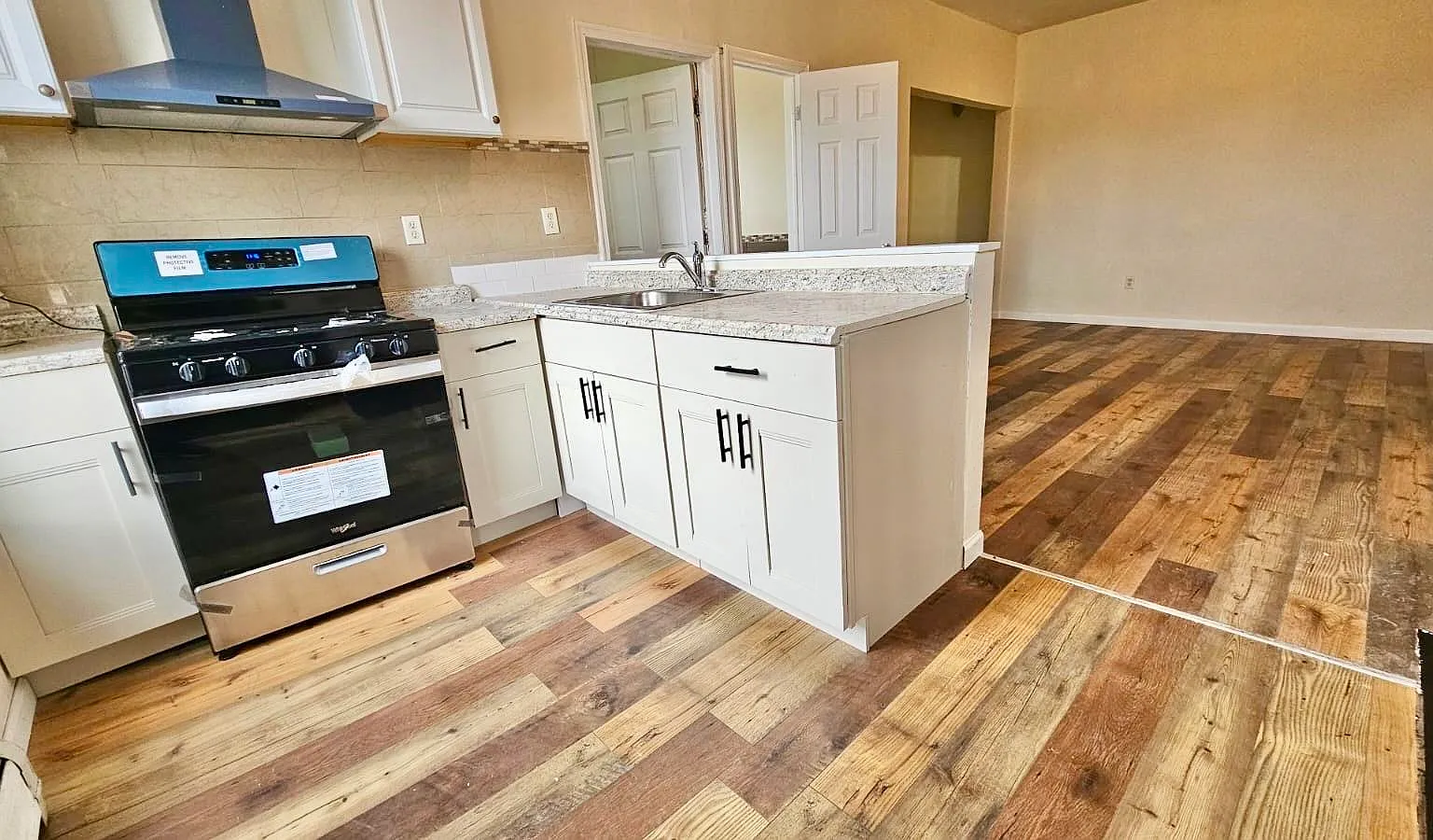 3 bed, 1.0 bath, $2,500 — Photo 2