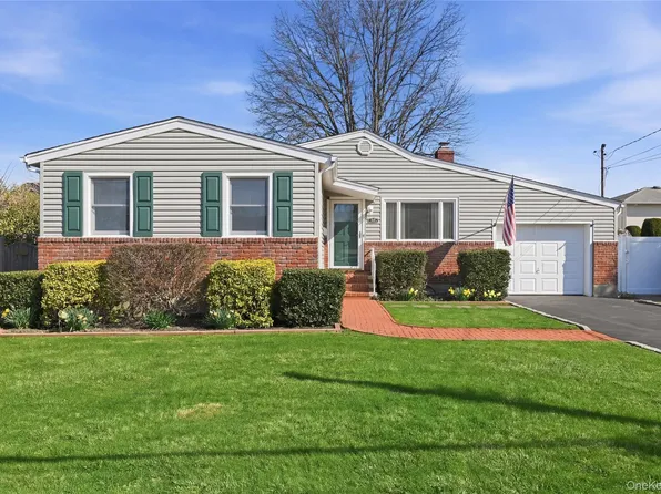 223 N Cedar Street, Massapequa, NY 11758