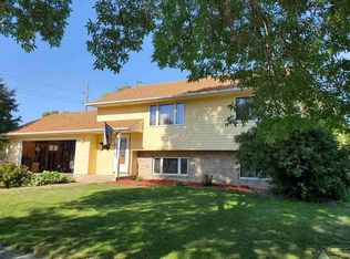 616 N Yellowstone Dr, Brandon, SD 57005