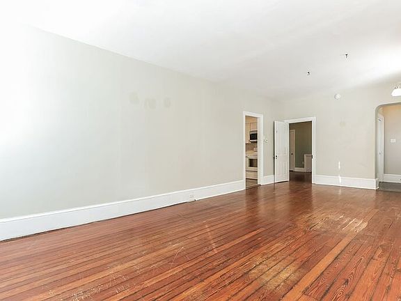 5th image of 1003 W Main St APT 1