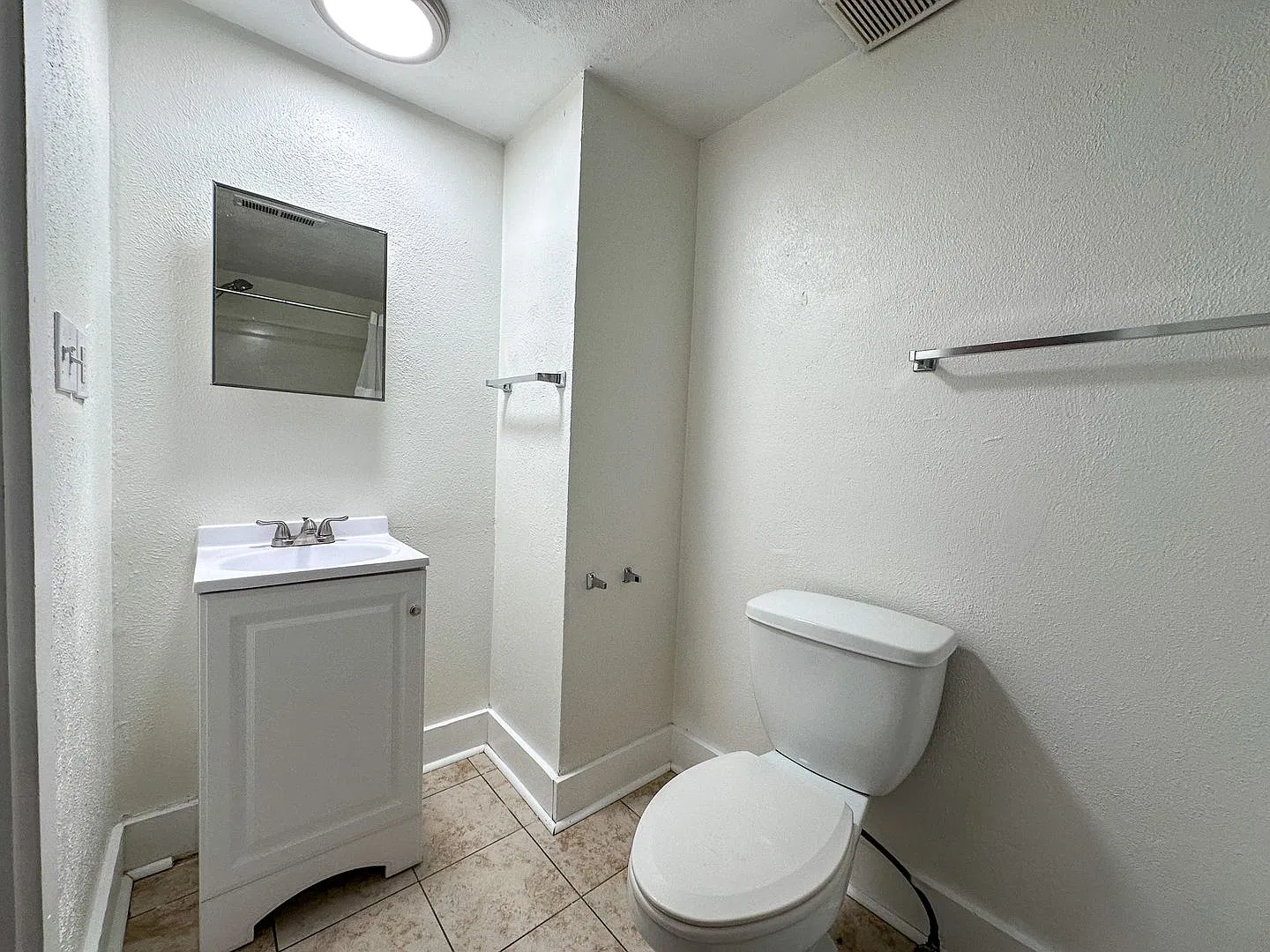 131 Barnett Ne - Water Included - Free October Rent — Photo 4