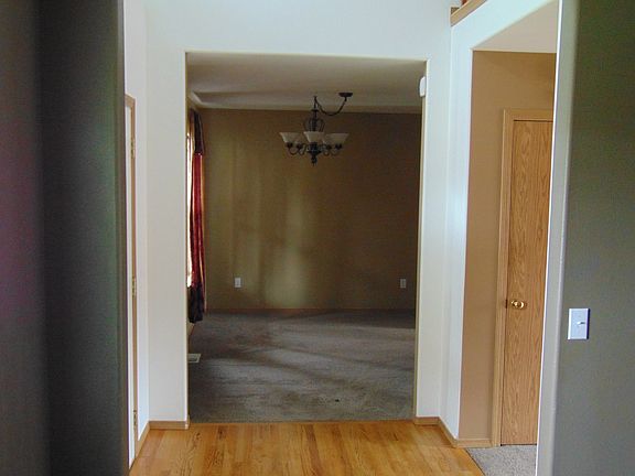 4th image of 5618 228th St E