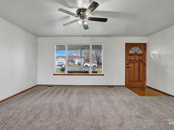 4th image of 204 Gem Dr