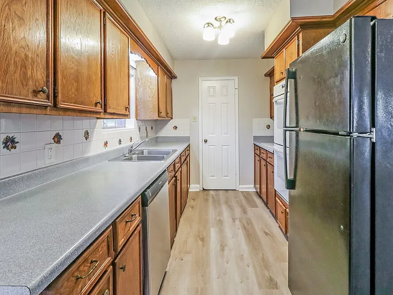 4714 Glendower Dr — Photo 7