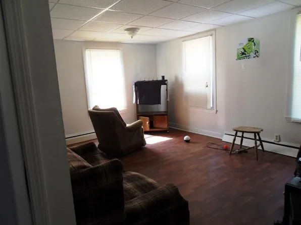 82 Whitney St, Auburn, ME 04210