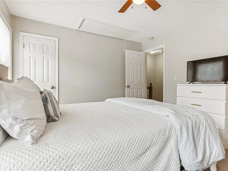 1166 Magnolia Way SE — Photo 16