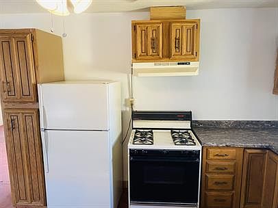 4th image of 219 E Blacklidge Dr
