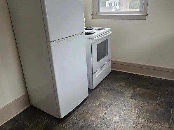 315 1/2 N Robert St, Ludington, MI 49431