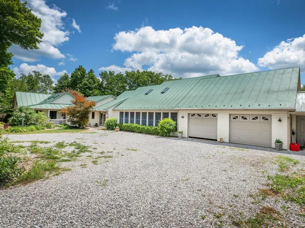 17720 Glen Rd, Gambier, OH 43022